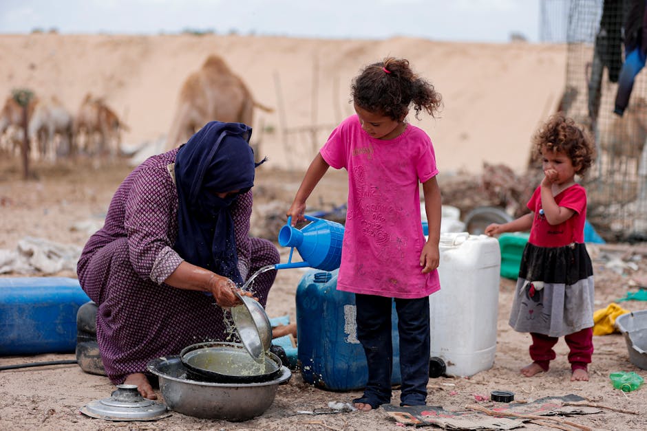 شخص يمارس اليوغا في الهواء الطلق كجزء من نمط حياة صحي ومتوازن.