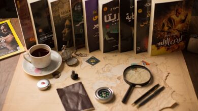شخص يتأمل في دروس الحياة وتجاربها